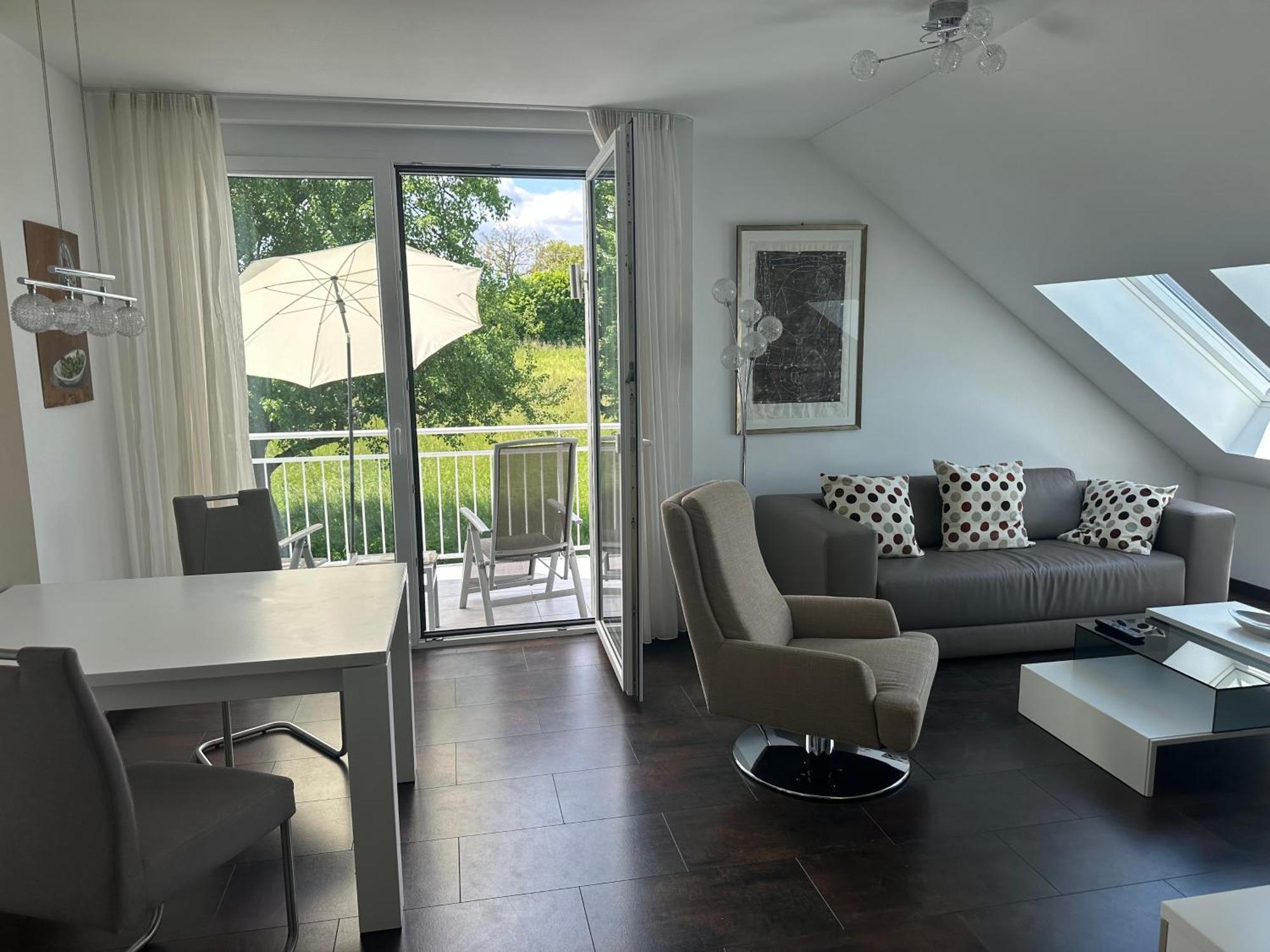 2-Zimmer-Ferienwohnung Mit Hotelservice Und 2 Balkons - Golf, Bike Und Wellness Im Markgraeflerland Bad Bellingen Exterior photo